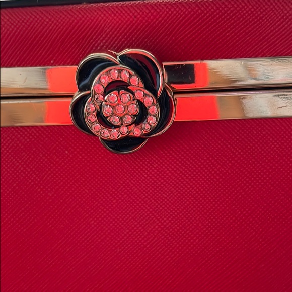 Elegant Red Handbag - Picture 4 of 7